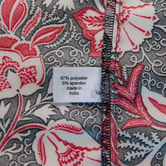 Lane Bryant Gathered Ruffle V-Neck Popover Shirt, Size 18/20, Black, White & Red - Picture 8 of 8